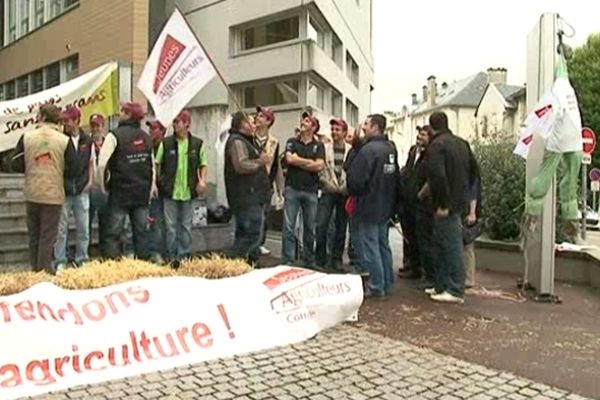 Manifestation de jeunes agriculteurs devant la DRAAF à Limoges, 10 octobre 2012