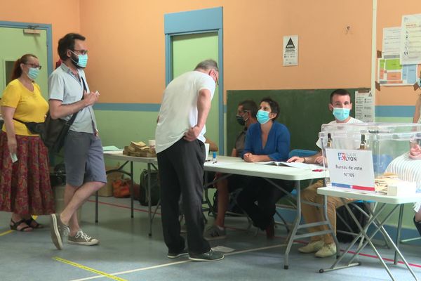 A Lyon comme partout en Auvergne-Rhône-Alpes, les électeurs sont appelés à désigner leurs futurs conseillers départementaux et régionaux.