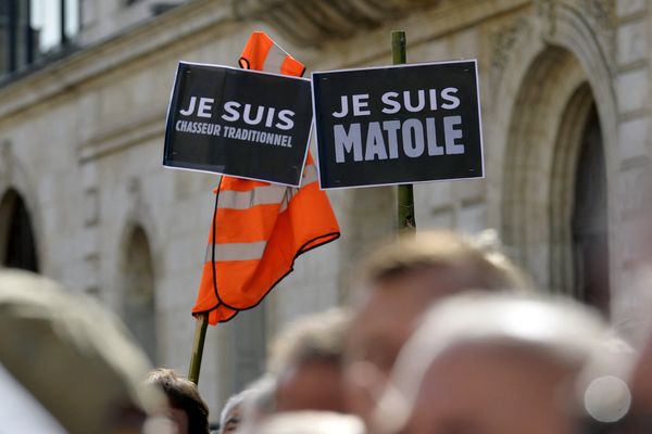 Photo d'archives. En 2016, les chasseurs s'étaient déjà rassemblés à Mont-de-Marsan dans les Landes pour défendre les chasses dites "traditionnelles"