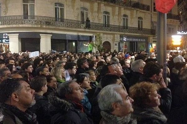 Béziers (Hérault) - hommage républicain aux victimes de l'attentat à Charlie Hebdo - 8 janvier 2015.