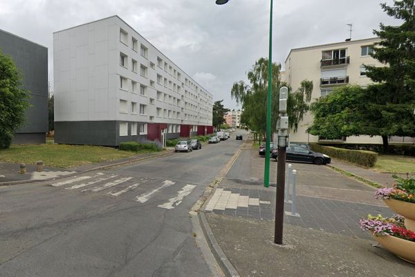 Un jeune homme a chuté du quatrième étage d'un immeuble, dans la nuit du dimanche 18 au lundi 19 février 2024, à Bihorel, près de Rouen (Seine-Maritime).