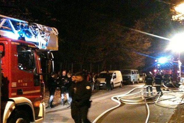 Les équipes de pompiers et policiers en intervention rue Francis Chigot à Limoges