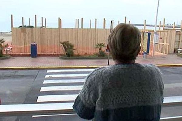 Palavas (Hérault) - Jacqueline inaugure la vue sur paillote après le vue sur mer - 20 avril 2015.