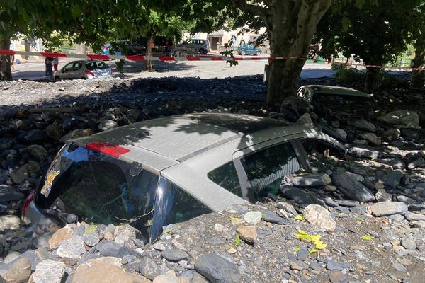 À Etsaut, le village a été ravagé par une coulée de boue et de grave charriées par les pluies diluviennes.