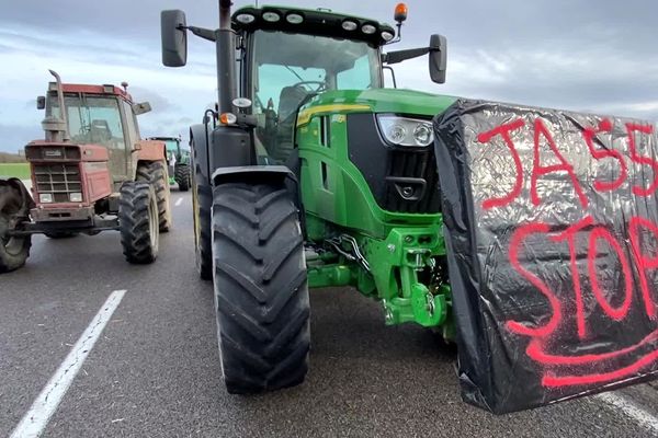 Agriculteurs en colère : une partie de l'autoroute A4 bloquée mercredi 24 janvier.