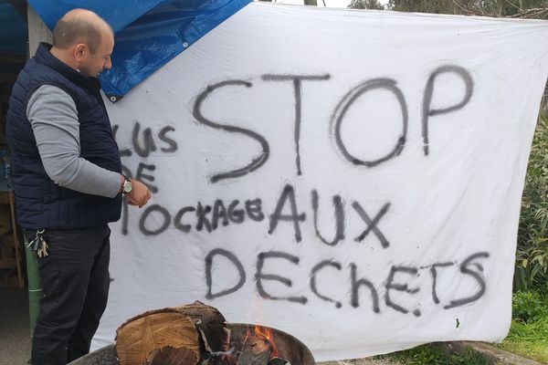 Le site de stockage des déchets est bloqué depuis jeudi 5 mars après-midi.