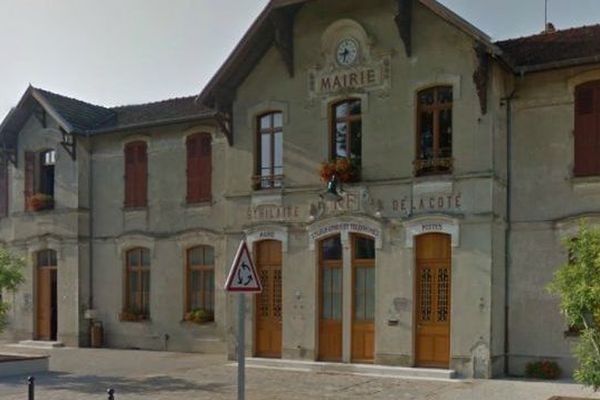 La Poste de Saint-Hilaire-de-la-Côte visitée en mairie