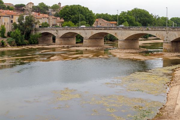 L'Orb en période de sécheresse entre le Pont-Neuf et le Pont-Vieux, à Béziers - Illustration.