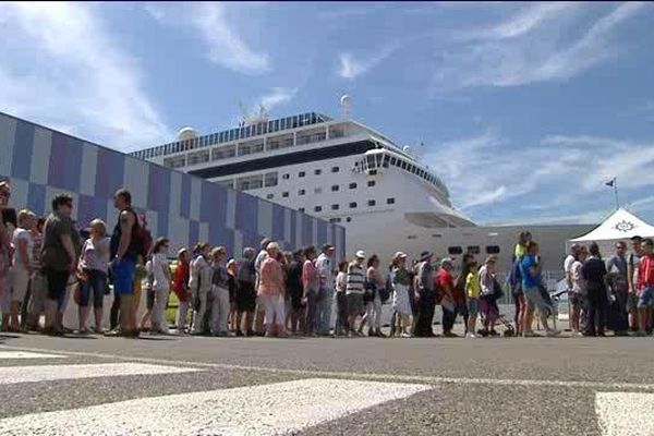 Des vagues de touristes par milliers... C'est bon pour l'économie de la cité phocéenne ! 