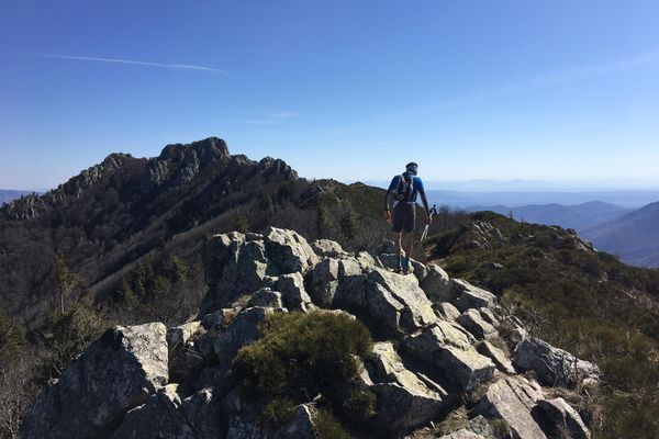 François Laupin se lance un défi : remonter le cours de l'Ardèche du confluent à sa source.