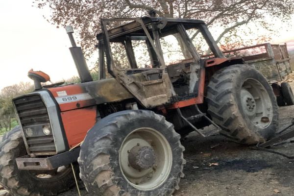 Castelnau-de-Guers (Hérault) - 3 tracteurs et 2 machines agricoles victimes d'un incendie criminel, les gendarmes enquêtent - décembre 2024.