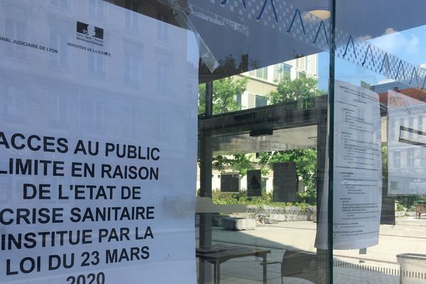 Après la grève des avocats qui a duré 2 mois au début de l'année 2019, "la profession est inquiète car le confinement signifie en plus qu’il n’y a plus d’affaire à traiter" selon le bâtonnier de Lyon, Serge Deygas.