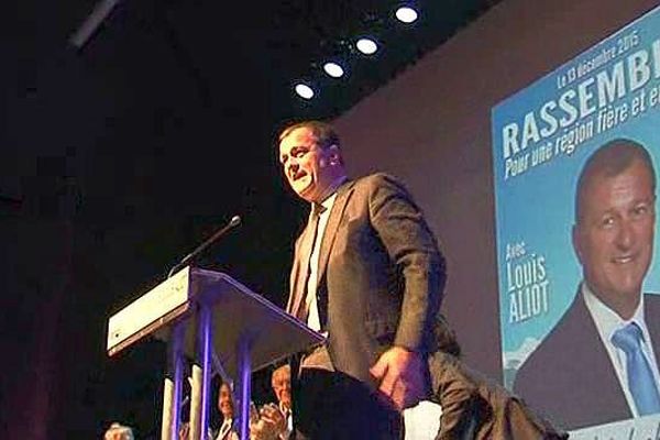 Perpignan - Louis Aliot en meeting pour le second tour des Régionales - 7 décembre 2015.