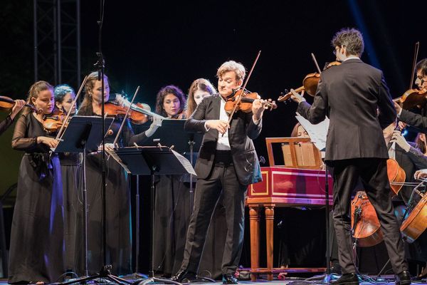 Le violoniste Renaud Capuçon au festival de Rocamadour. La Basilique Saint-Sauveur du Sanctuaire peut accueillir jusqu'à 420 personnes.