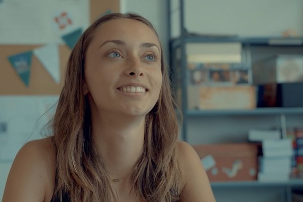 Anaïs 17 ans, dans le documentaire "La mélodie des champs"