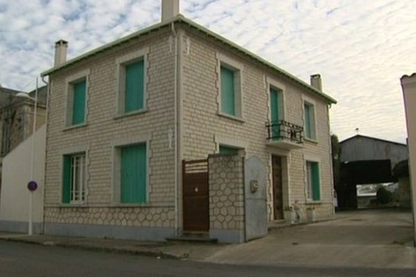 C'est dans cette maison de Saint-Pierre d'Oléron qu'un couple avait été cambriolé en 2013. Les époux Rivasseau ont été sequestrés avant de se faire voler leur véhicule, dans lequel les voleurs ont embarqué le coffre-fort qui se trouvait dans leur maison et qui pesait près de 300 kg.