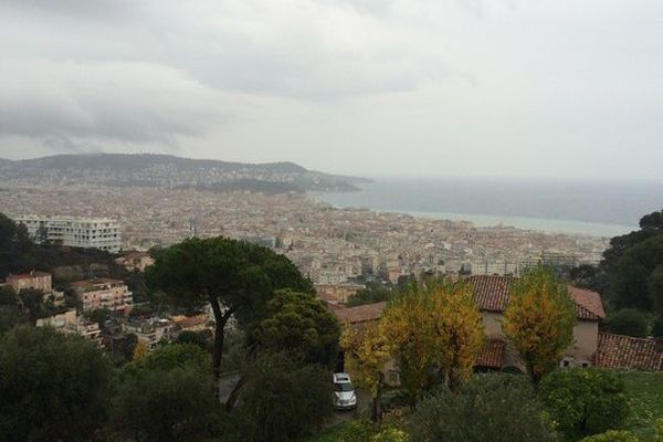 Les Alpes-Maritimes sont en alerte orange pluie, inondations et vagues submersion ce lundi.