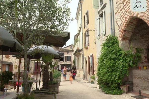 Les remparts médiévaux de Penne-d'Agenais (Lot-et-Garonne) sont percés de trois portes qui mène au vieux centre du village.