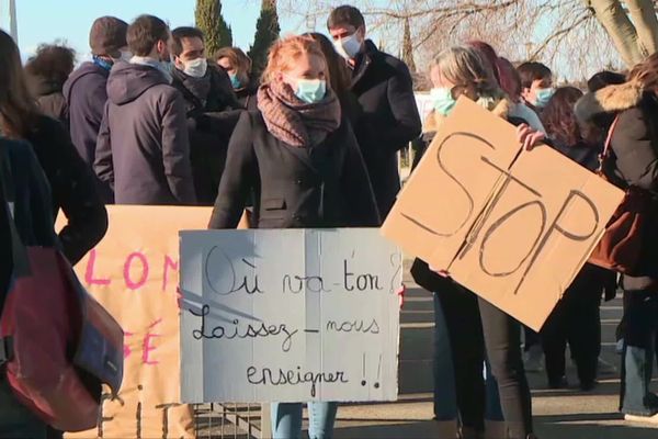 Les enseignants du collège de Saint-Gilles ont manifesté suite à l'agression d'un professeur 