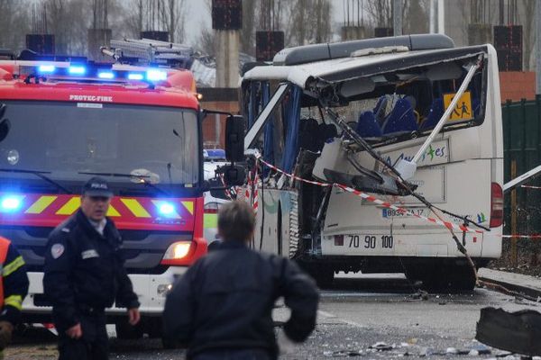 Le car des Mouettes après l'accident à Rochefort