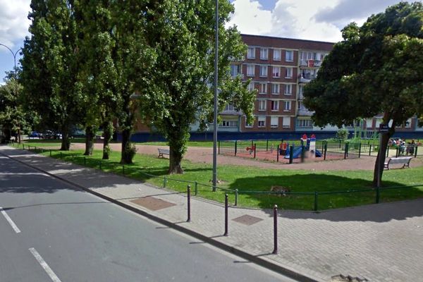 Le jeune homme a été visé par un ou deux individus alors qu'il se trouvait rue Mermoz dans le quartier Bois-Blancs à Lille