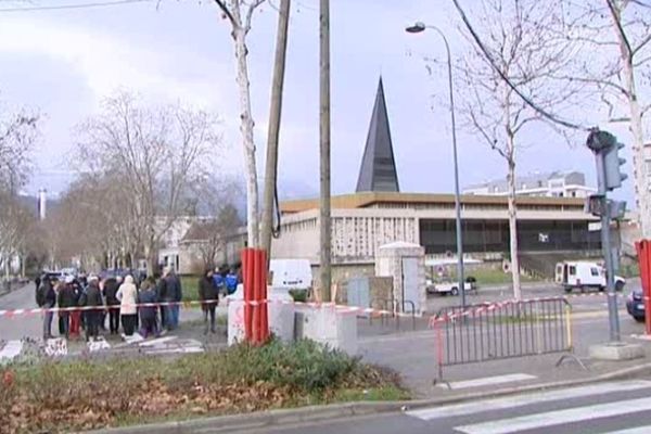 La reconstitution devant l'église du Rondeau, Cours de la Libération