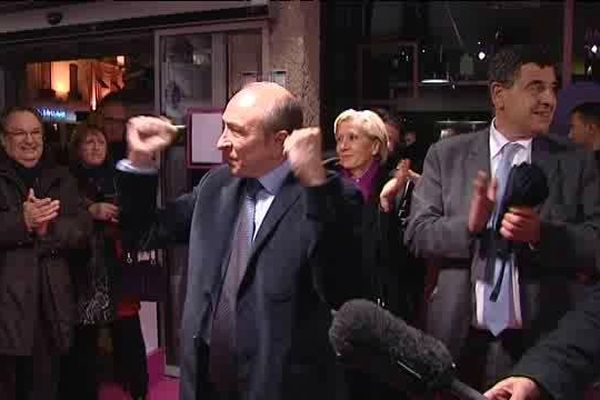 Gérard Collomb,dimanche soir,célébrant sa "victoire" du premier tour à son QG de campagne  