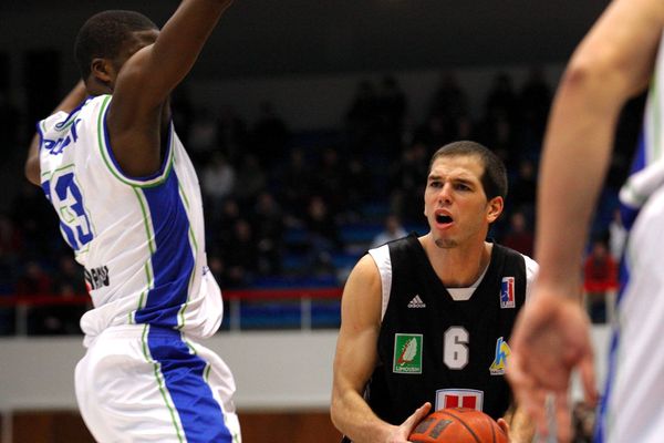 Thomas Larrouquis lors d'un match opposant le SQBB à Reims en février 2008