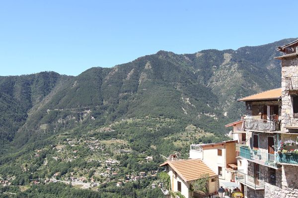 La commune de Belvédère, aux portes du Parc National du Mercantour, bientôt couverte par la 4G grâce à l'installation d'un relais de téléphonie mobile.