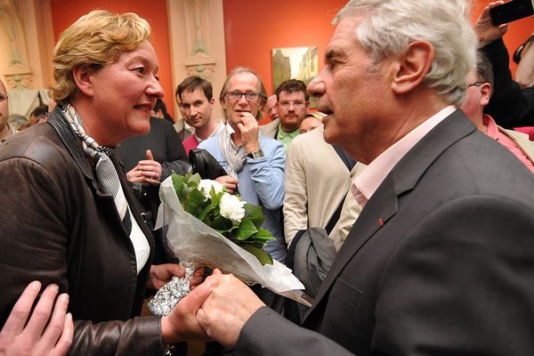 Stéphanie Ducret, maire de Wasquehal et l'ancien maire Gérard Vignoble. 