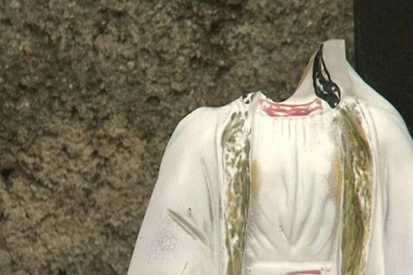 Une statuette décapitée au cimetière d'Anthy-sur-Léman