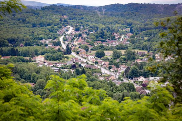 Vue panoramique du village de Ronchamp en Haute-Saône