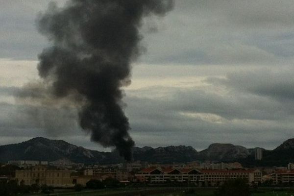 Incendie dans l'ancien immeuble désaffecté d'EDF avenue de Hambourg à Marseille