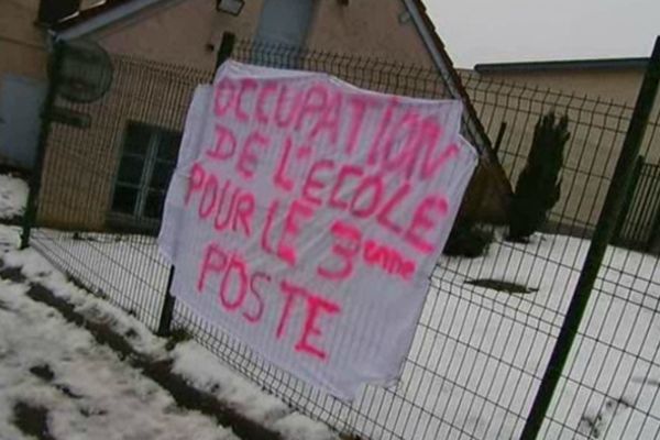 Les parents d'élèves protestent contre le projet de fermeture d'une classe