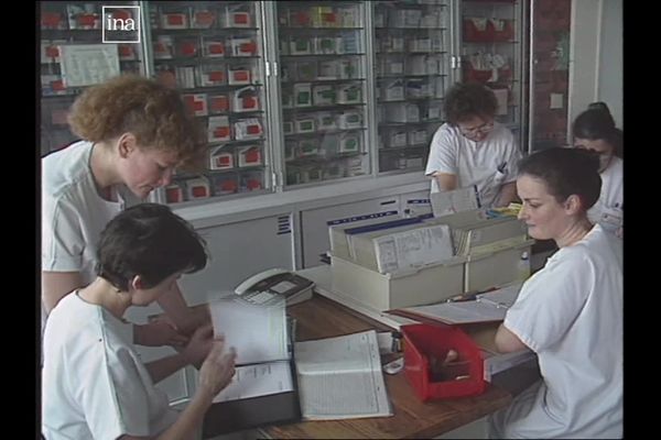 Au sein du service des maladies infectieuses de l'hôpital de Dijon, en 1991.