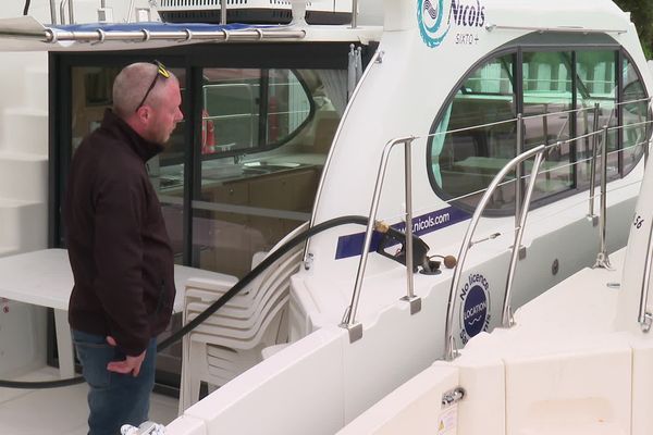 Le plein des 27 bateaux à louer au port de Saverne se fera désormais au biocarburant, à base d'huiles végétales et de recyclage.