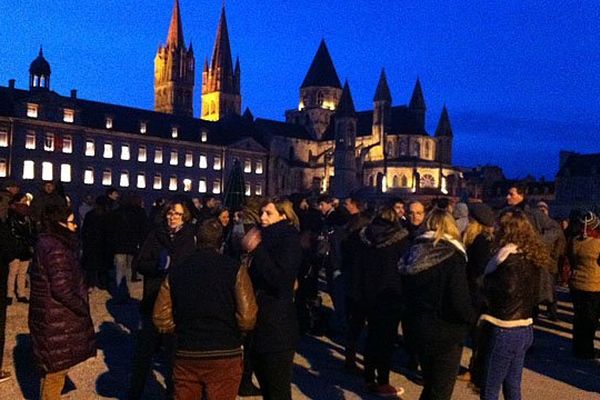 Un premier rassemblement en soutien à Charlie Hebdo devant l'Hôtel de Ville de Caen ce mercredi à 18 heures