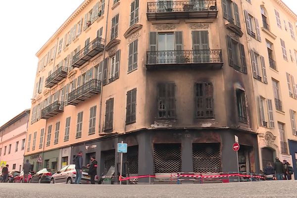 L'immeuble situé à l'angle des rues Trachel et Biscarra.