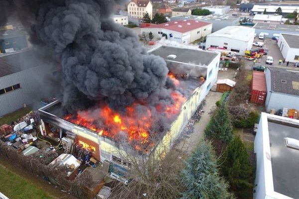 Photo des pompiers prise à l'aide d'un drone