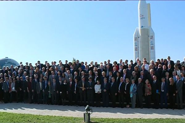 La "photo de famille" des astronautes lundi matin à la Cité de l'Espace de Toulouse