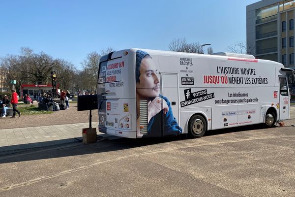 Bus d'Alerte Républicaine et Démocratique sur le Campus du Saulcy