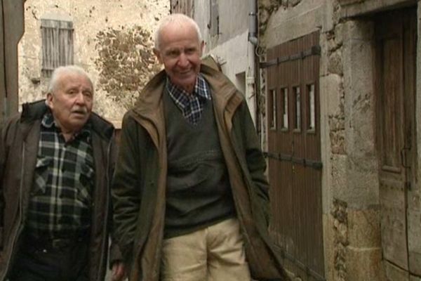 La Salvetat-sur-Agout (Hérault) - André et Noël jouent dans la publicité Danone - 27 janvier 2013.