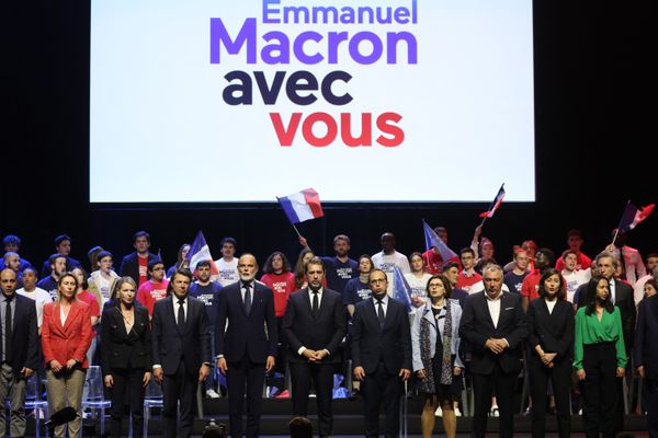 La majorité, dont l'ancien Premier ministre Edouard Philippe, a dépêché plusieurs de ses poids-lourds ce mercredi soir en meeting dans le bastion niçois, où le maire ex-LR Christian Estrosi travaille le terrain pour Emmanuel Macron.