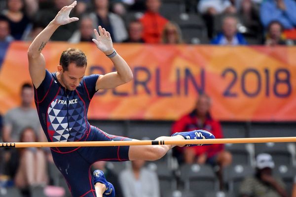 Le perchiste du Clermont Athlétisme Auvergne Renaud Lavillenie lors des qualifications des championnats d'Europe 2018 à Berlin