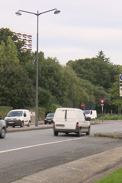 Les panneaux 30 km/h à l'entrée de la ville