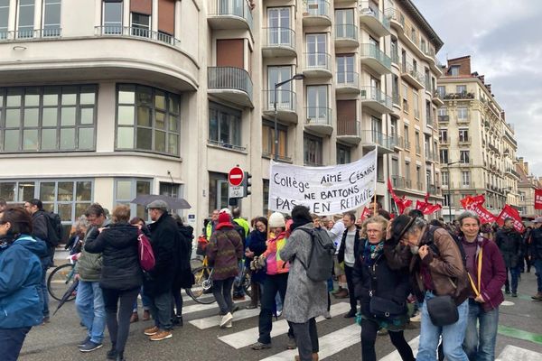 Samedi 11 mars, le cortège a réuni entre 4 000 et 11 000 personnes à Grenoble.