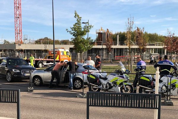 Des coups de feu devant l'hôpital Schuman. Deux personnes interpellées. 