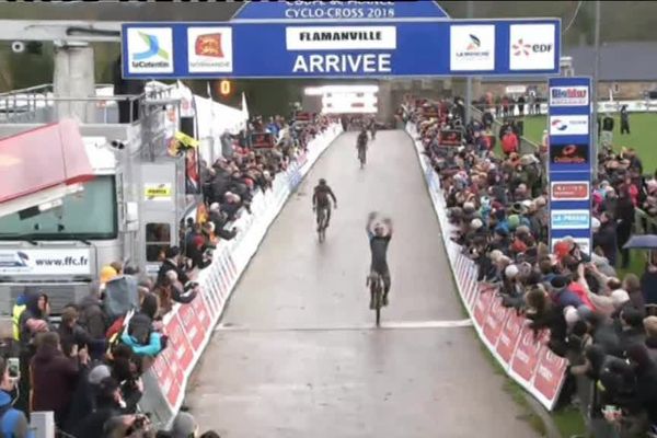 Francis Mourey vainqueur de la Coupe de France de cyclo-cross à Flamenville en Normandie