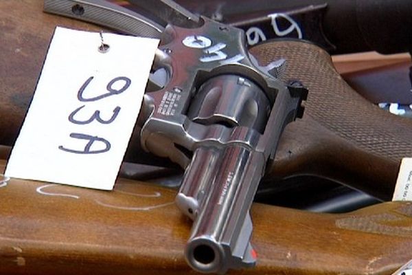 Les armes ont restituées à la police par des particuliers