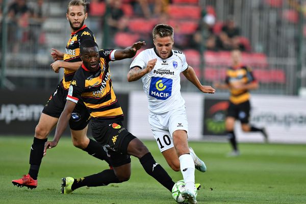 Les Chamois Niortais se sont imposés 0 à 1 à Orléans.